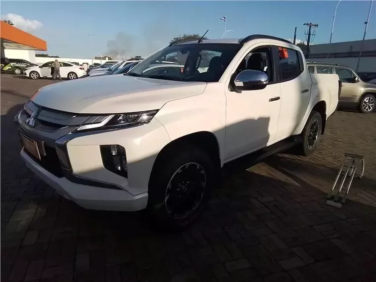 Mitsubishi L200 Triton Branco 6