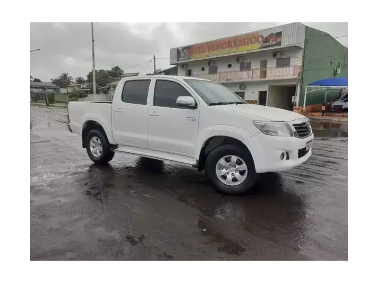 Toyota Hilux Branco 4