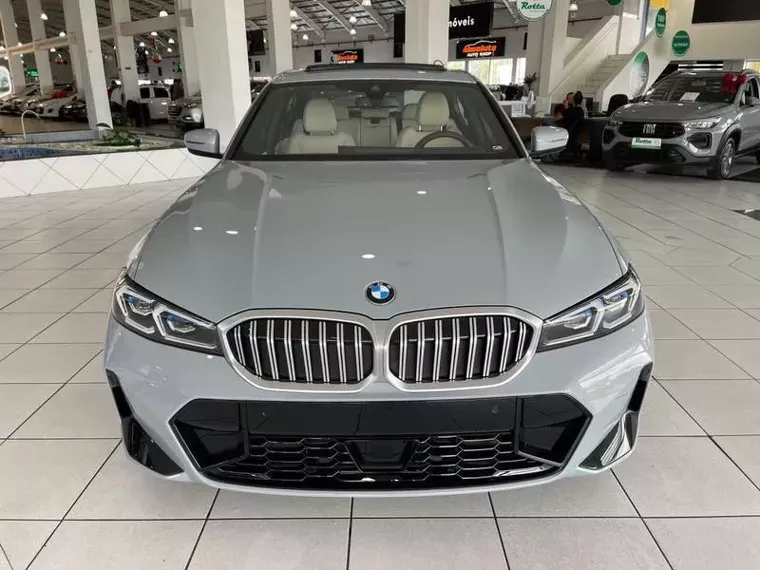 BMW 320i Cinza 12