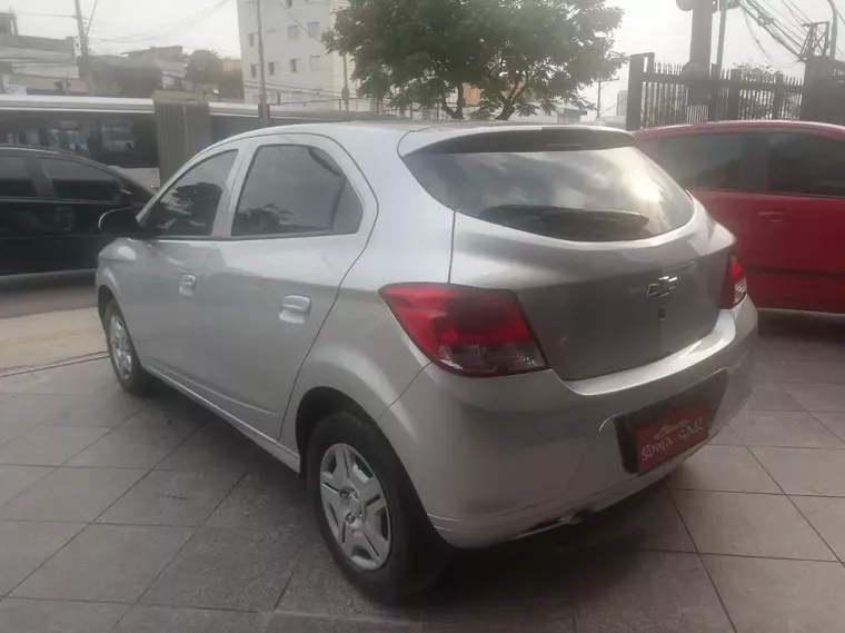 Chevrolet Onix Prata 14