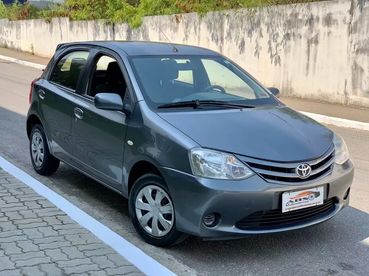 Toyota Etios Cinza 16