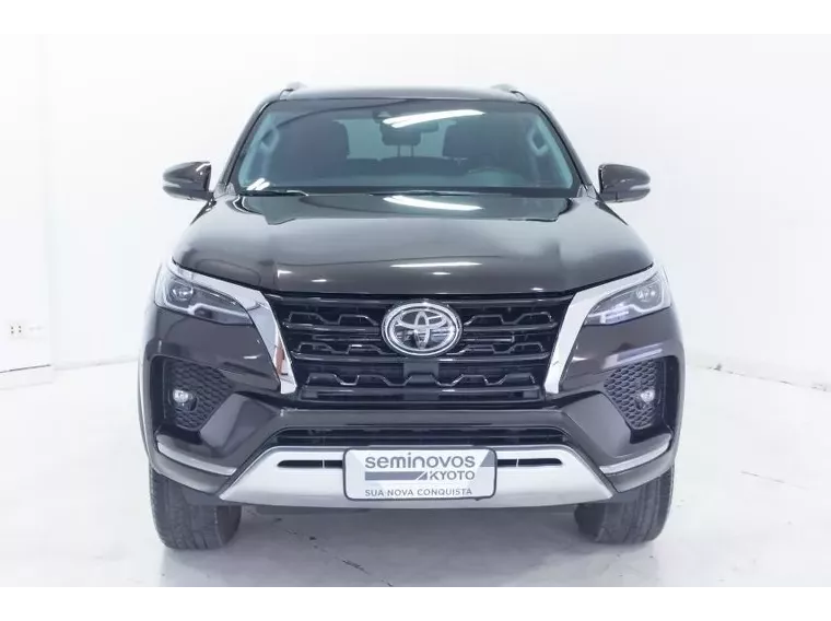 Toyota Hilux SW4 Marrom 13