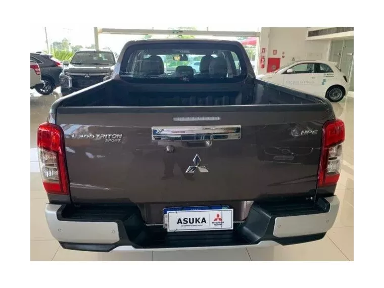 Mitsubishi L200 Triton Marrom 5