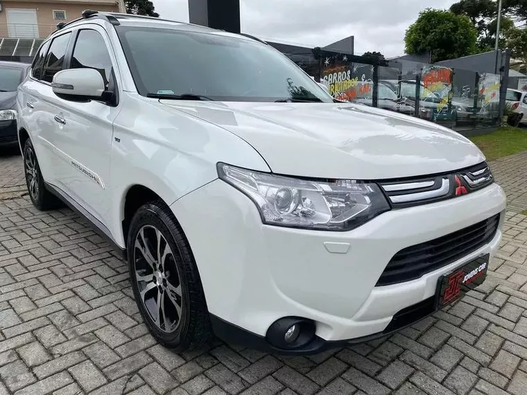 Mitsubishi Outlander Branco 15