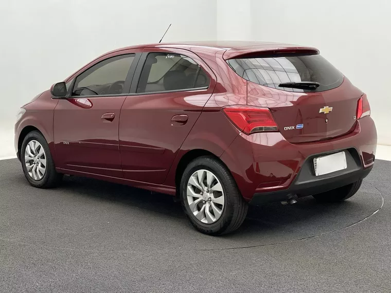 Chevrolet Onix Vermelho 7