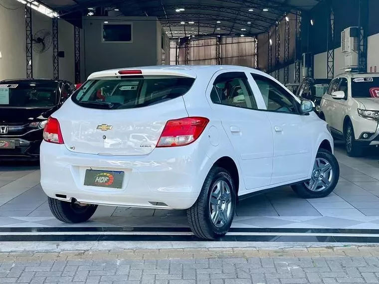 Chevrolet Onix Branco 8