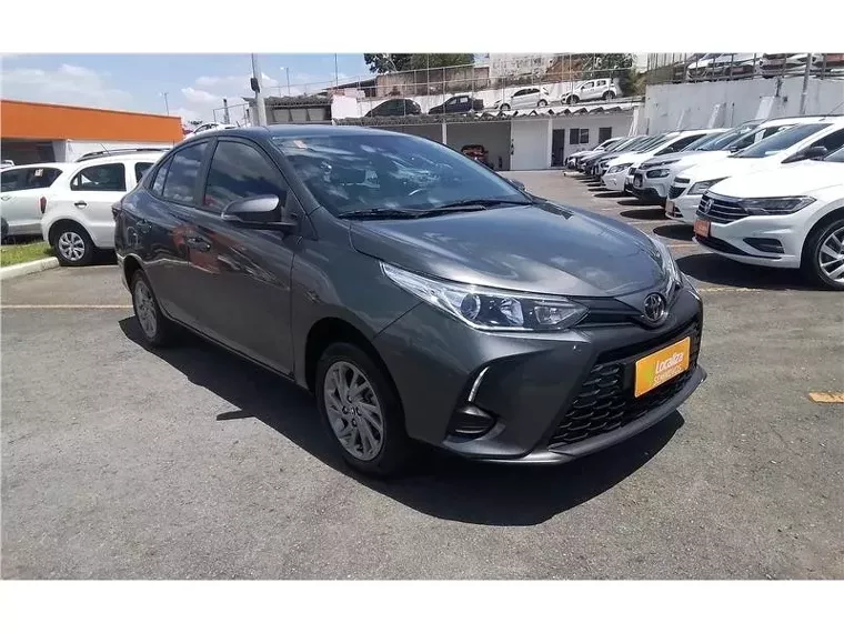 Toyota Yaris Cinza 6