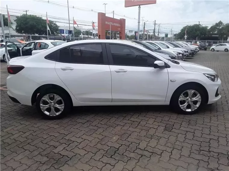 Chevrolet Onix Branco 6