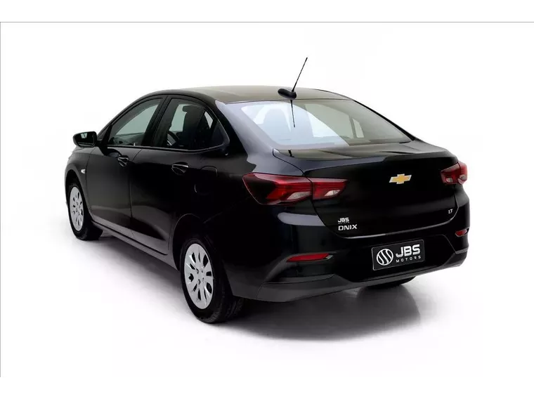 Chevrolet Onix Preto 6