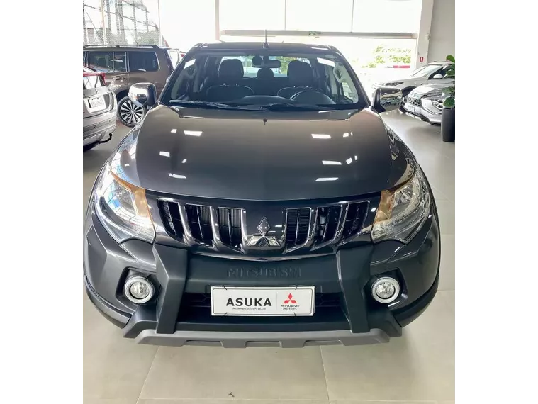 Mitsubishi L200 Triton Cinza 1