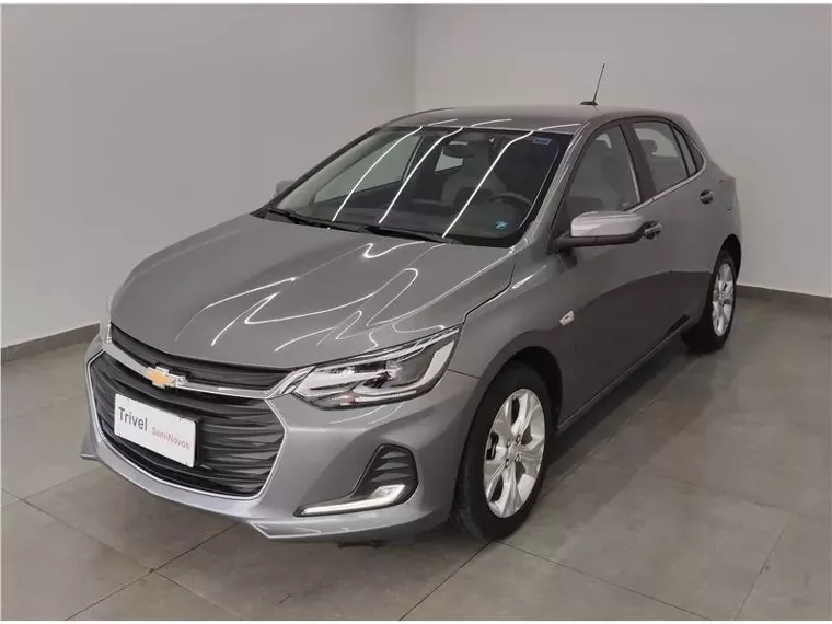 Chevrolet Onix Cinza 4