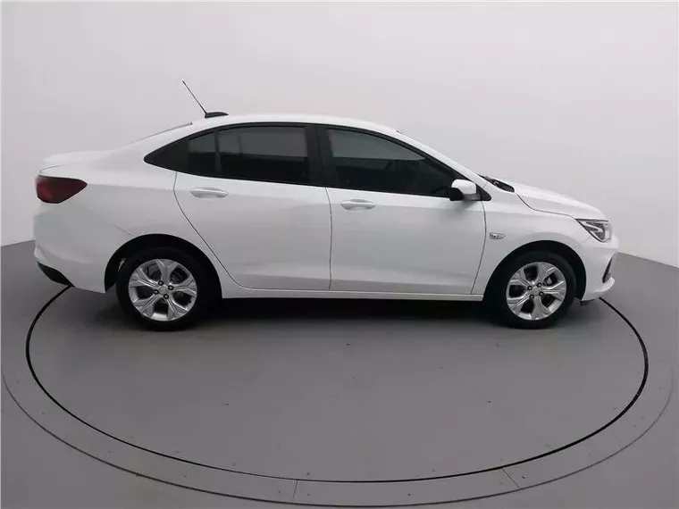 Chevrolet Onix Branco 8