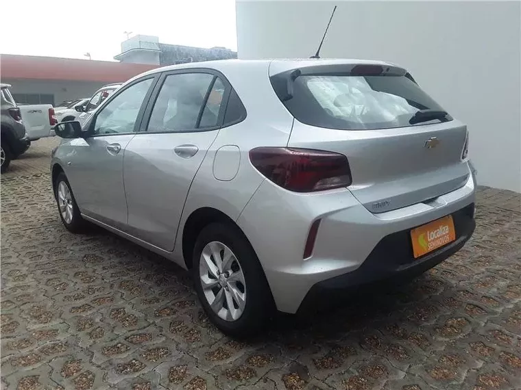 Chevrolet Onix Prata 1