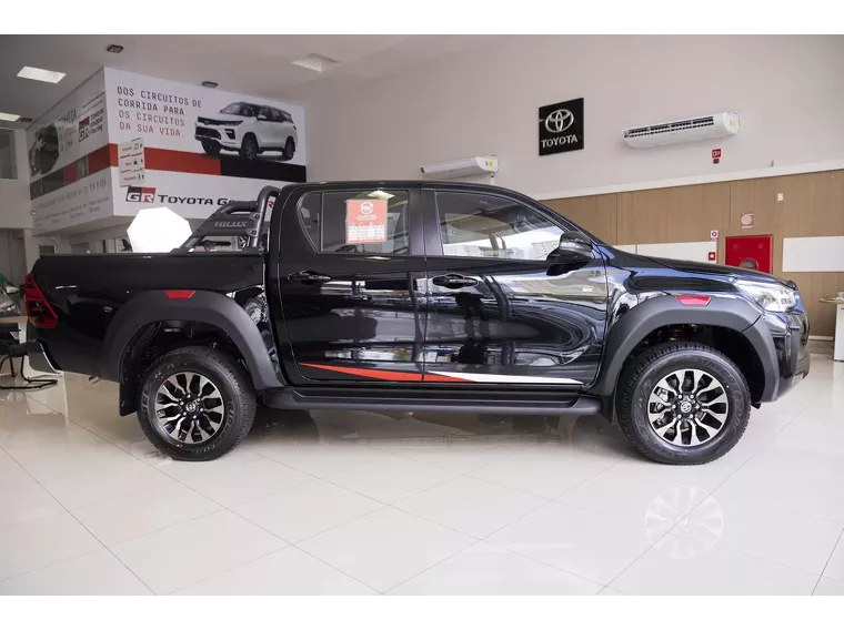 Toyota Hilux Preto 21