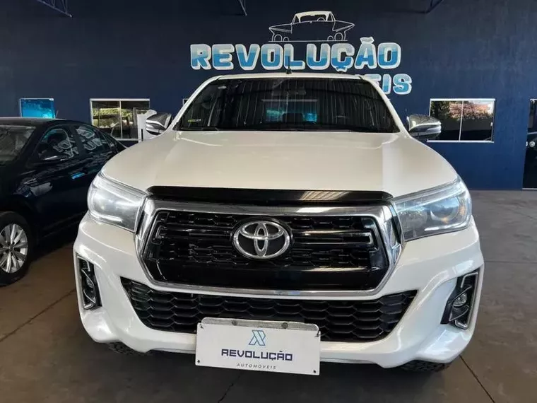 Toyota Hilux Branco 1