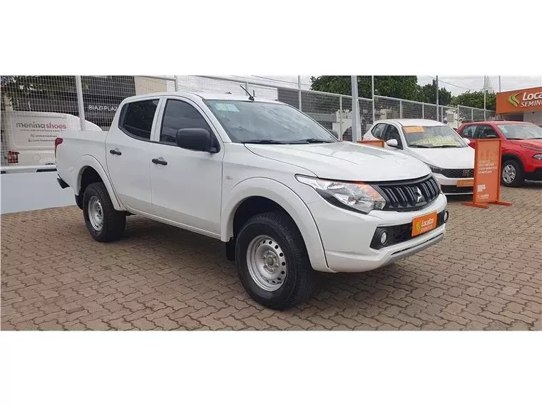 Mitsubishi L200 Triton Branco 4