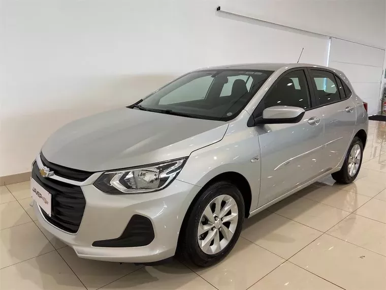 Chevrolet Onix Prata 3