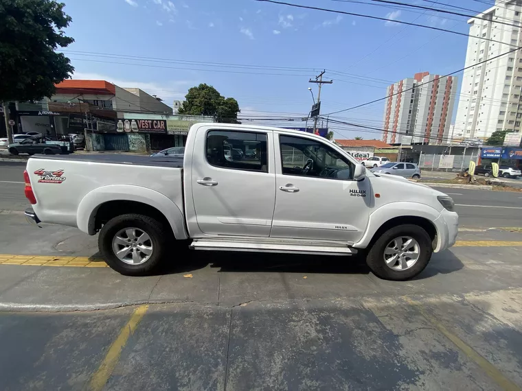 Toyota Hilux Branco 2