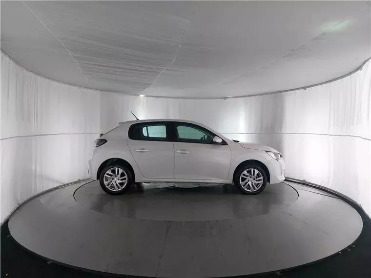 Peugeot 208 Branco 4