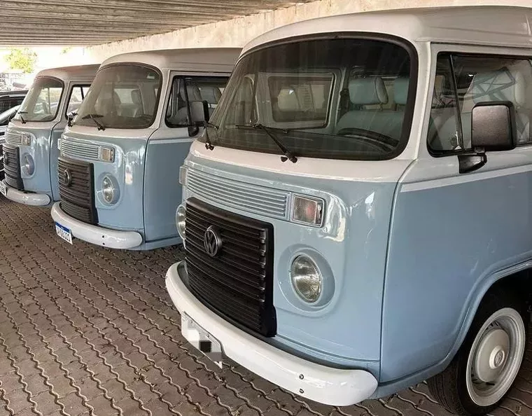 Volkswagen Kombi Azul 9