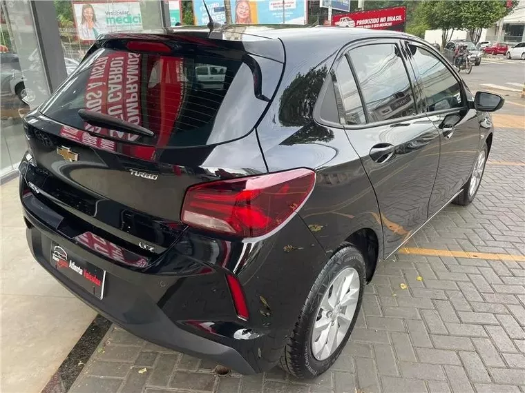 Chevrolet Onix Preto 2