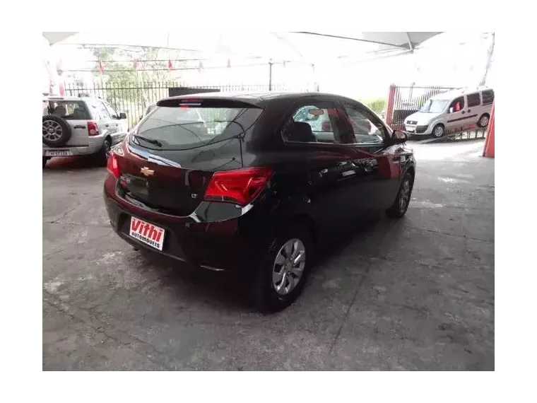 Chevrolet Onix Preto 2