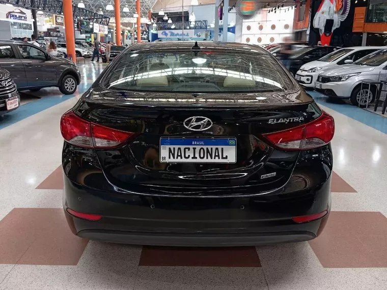 Hyundai Elantra Preto 19