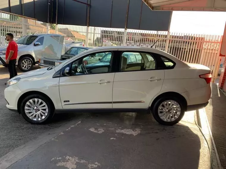 Fiat Siena Branco 13