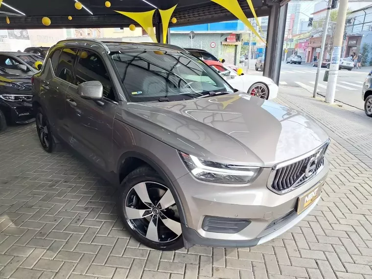 Volvo XC40 Cinza 3