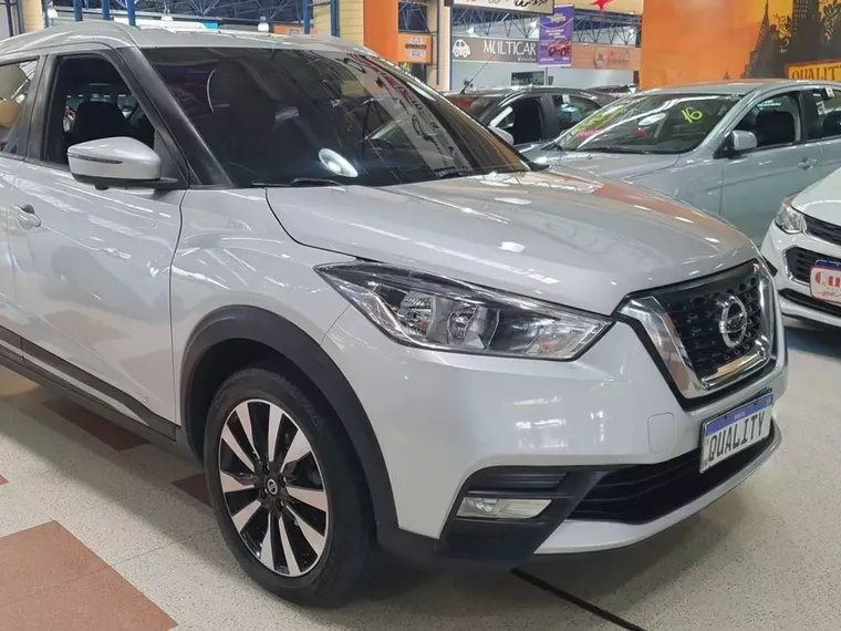 Nissan Kicks Prata 3