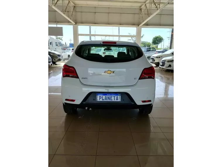 Chevrolet Onix Branco 5