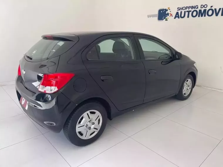 Chevrolet Onix Preto 7