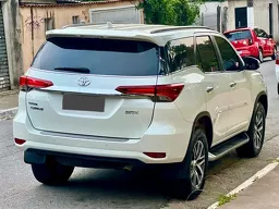 Toyota Hilux SW4