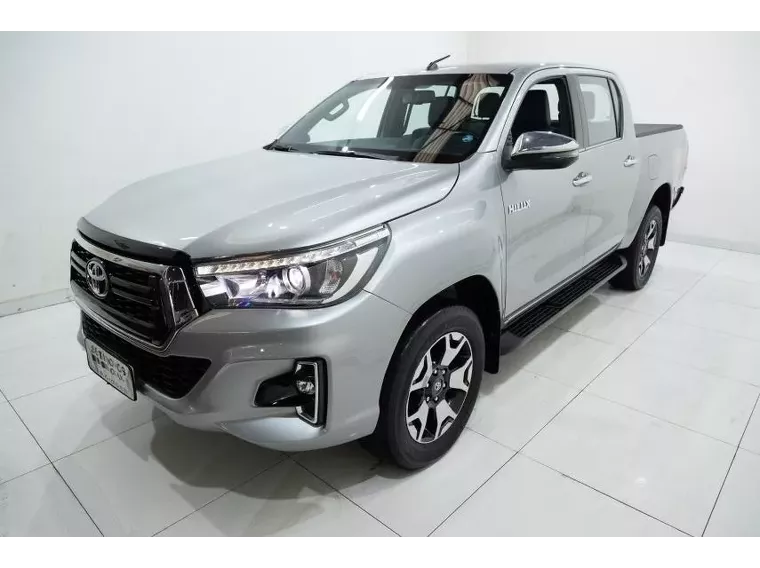 Toyota Hilux Prata 4