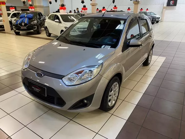 Ford Fiesta Prata 13