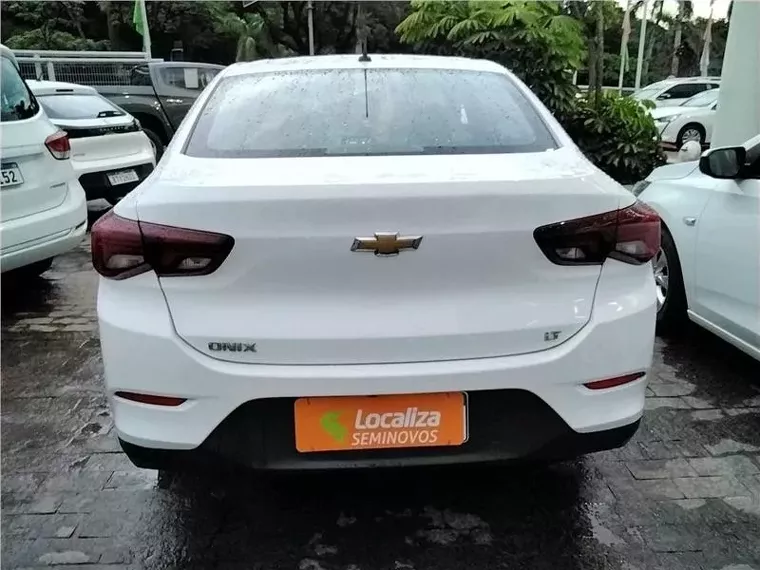 Chevrolet Onix Branco 6