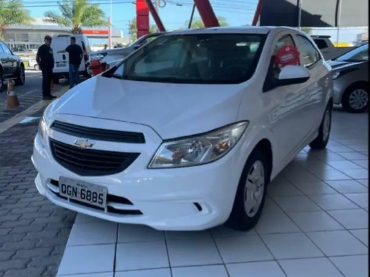 Chevrolet Onix Branco 1