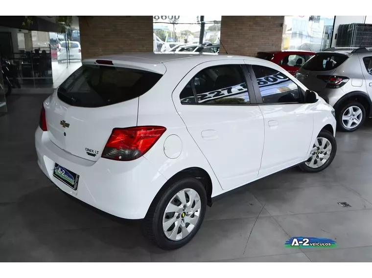 Chevrolet Onix Branco 11