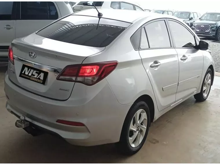 Hyundai HB20S Prata 3