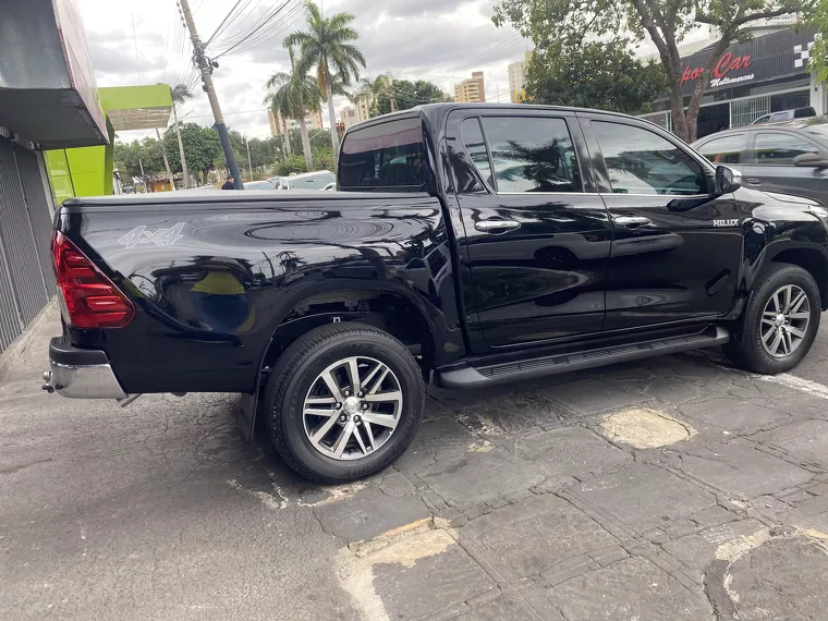 Toyota Hilux Preto 5