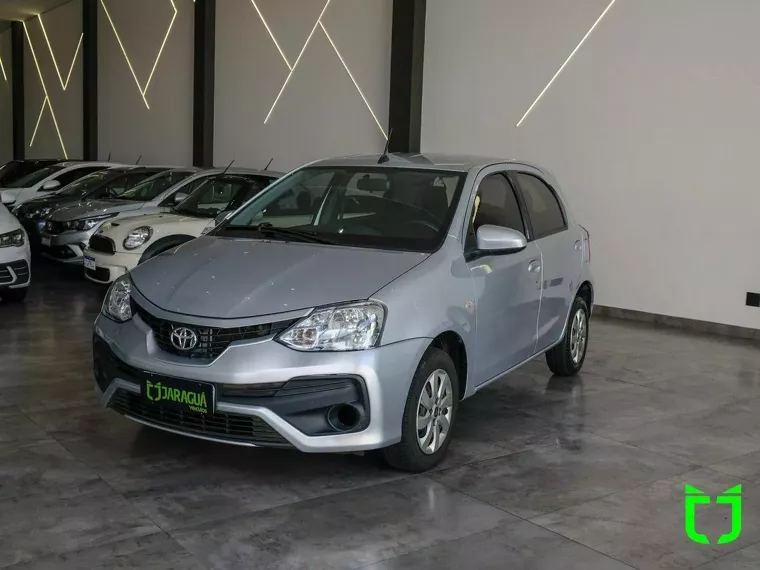 Toyota Etios Prata 5