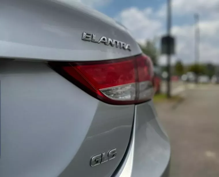 Hyundai Elantra Prata 1