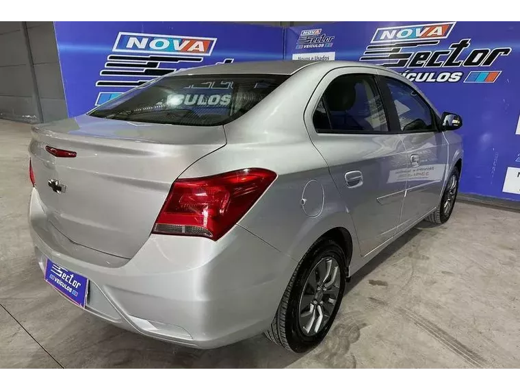 Chevrolet Onix Prata 9