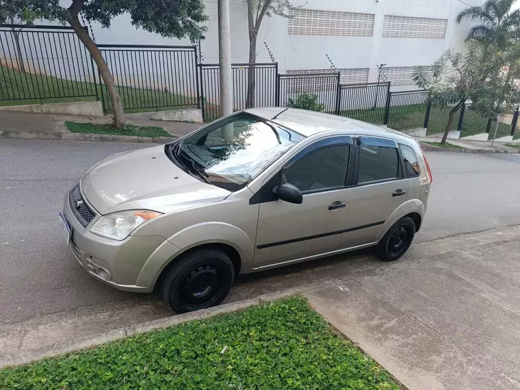 Ford Fiesta Prata 11