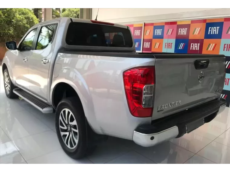 Nissan Frontier Prata 2