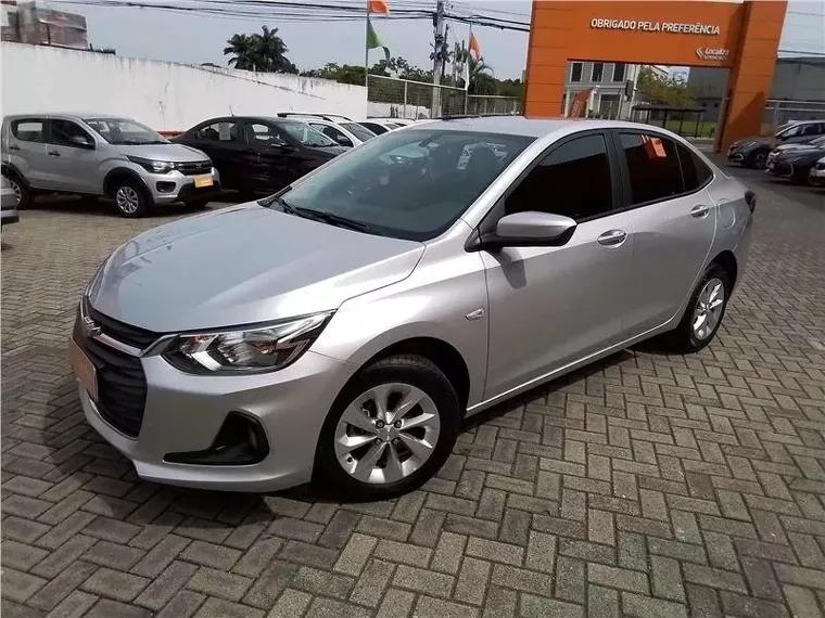 Chevrolet Onix Prata 5