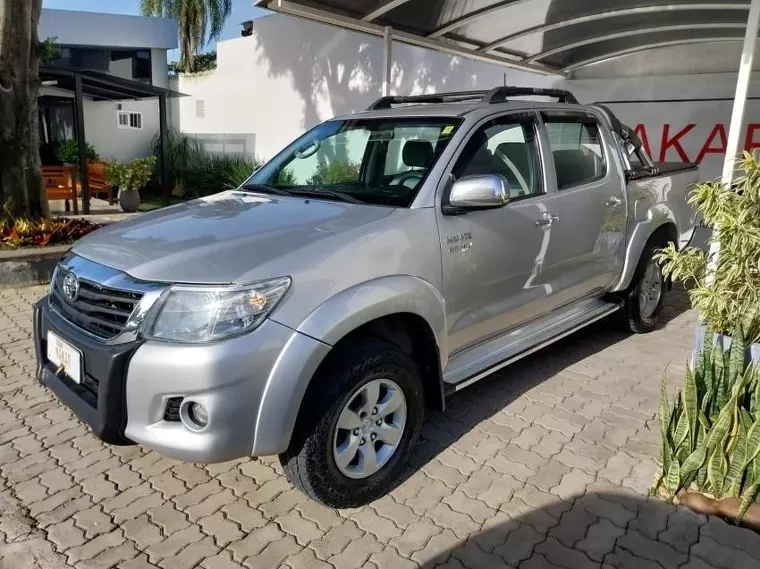 Toyota Hilux Prata 11