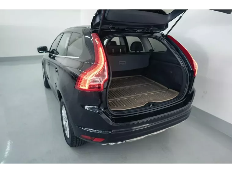 Volvo XC60 Preto 3