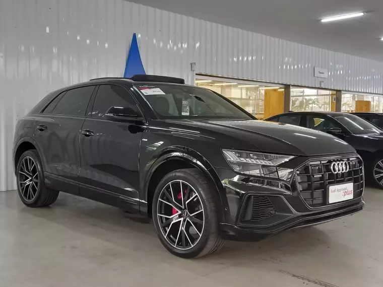 Audi Q8 Preto 1