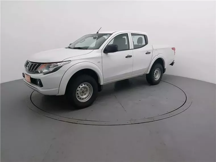 Mitsubishi L200 Triton Branco 14